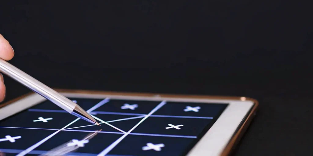 Stylus playing tic-tac-toe on tablet screen